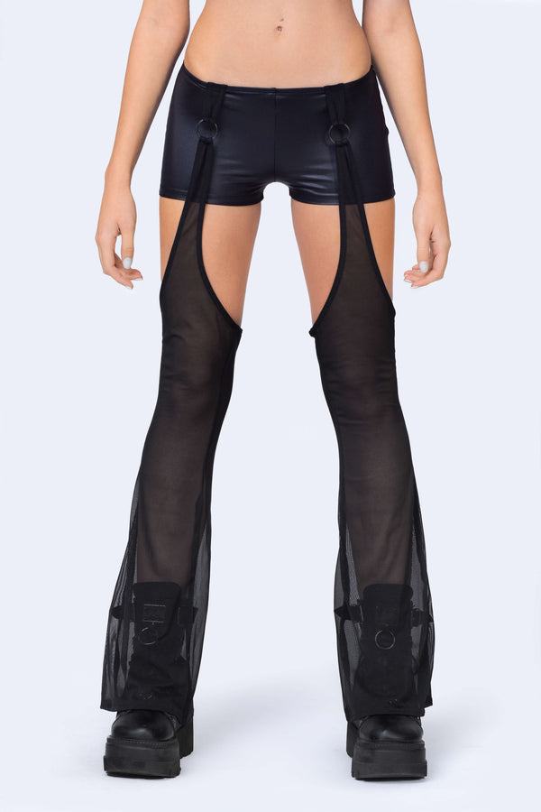 Verflochtene Shorts mit Chaps