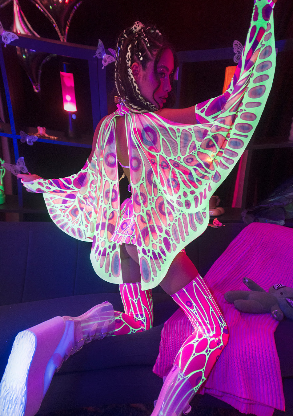 festival fashion set with uv-reactive wings